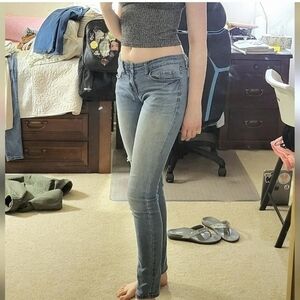 Low/mid-rise distressed jeans